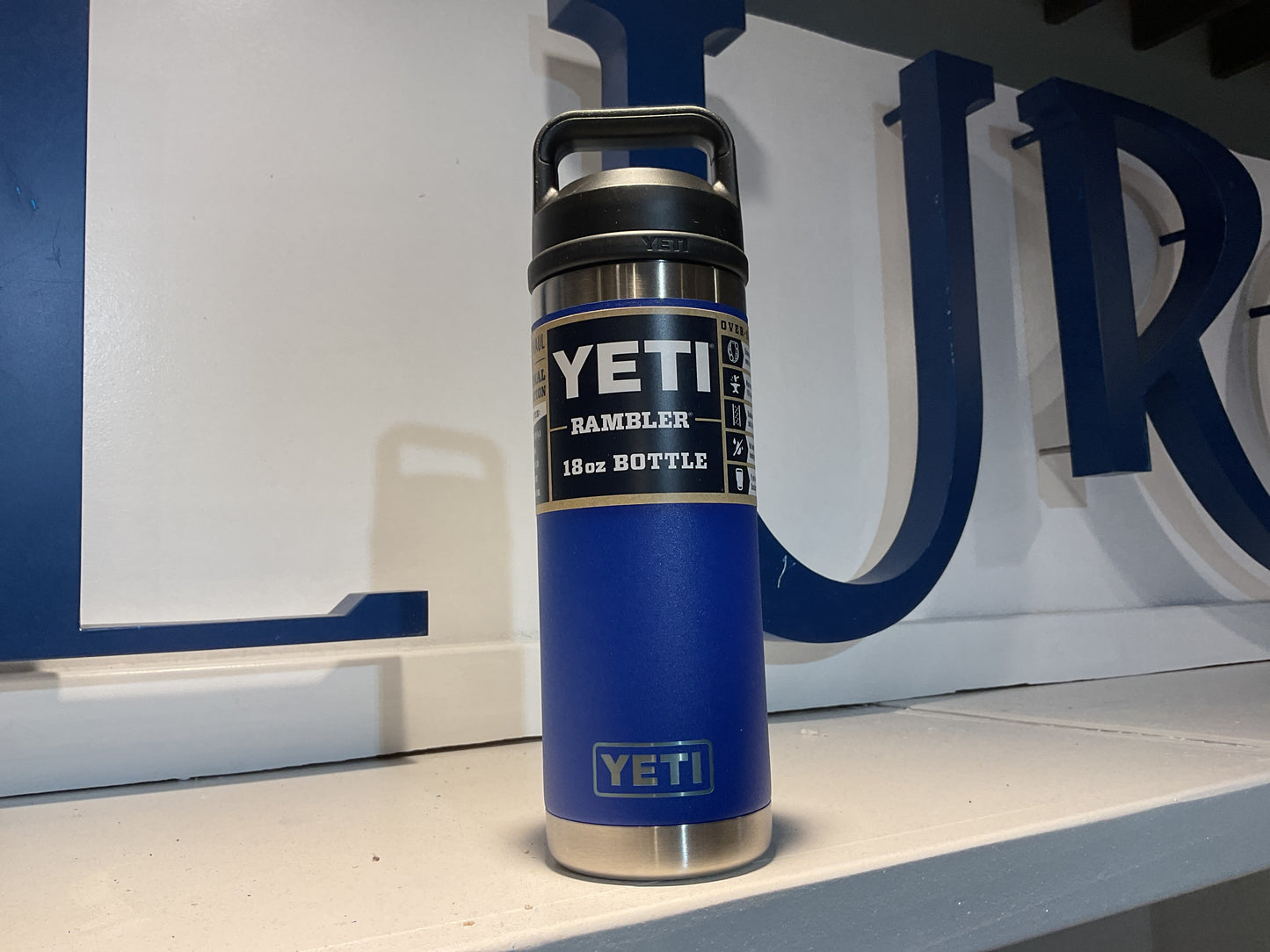 YETI RAMBLER® 18 OZ WATER BOTTLE WITH CHUG CAP - Royal blue